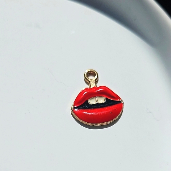 5 pc lot pendants assorted - Picture 3 of 9